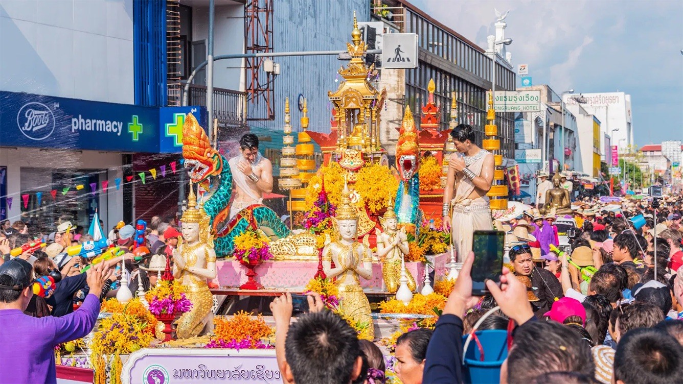 du-lich-thai-lan-trai-nghiem-le-hoi-songkran-2025-2-1776073964.jpeg
