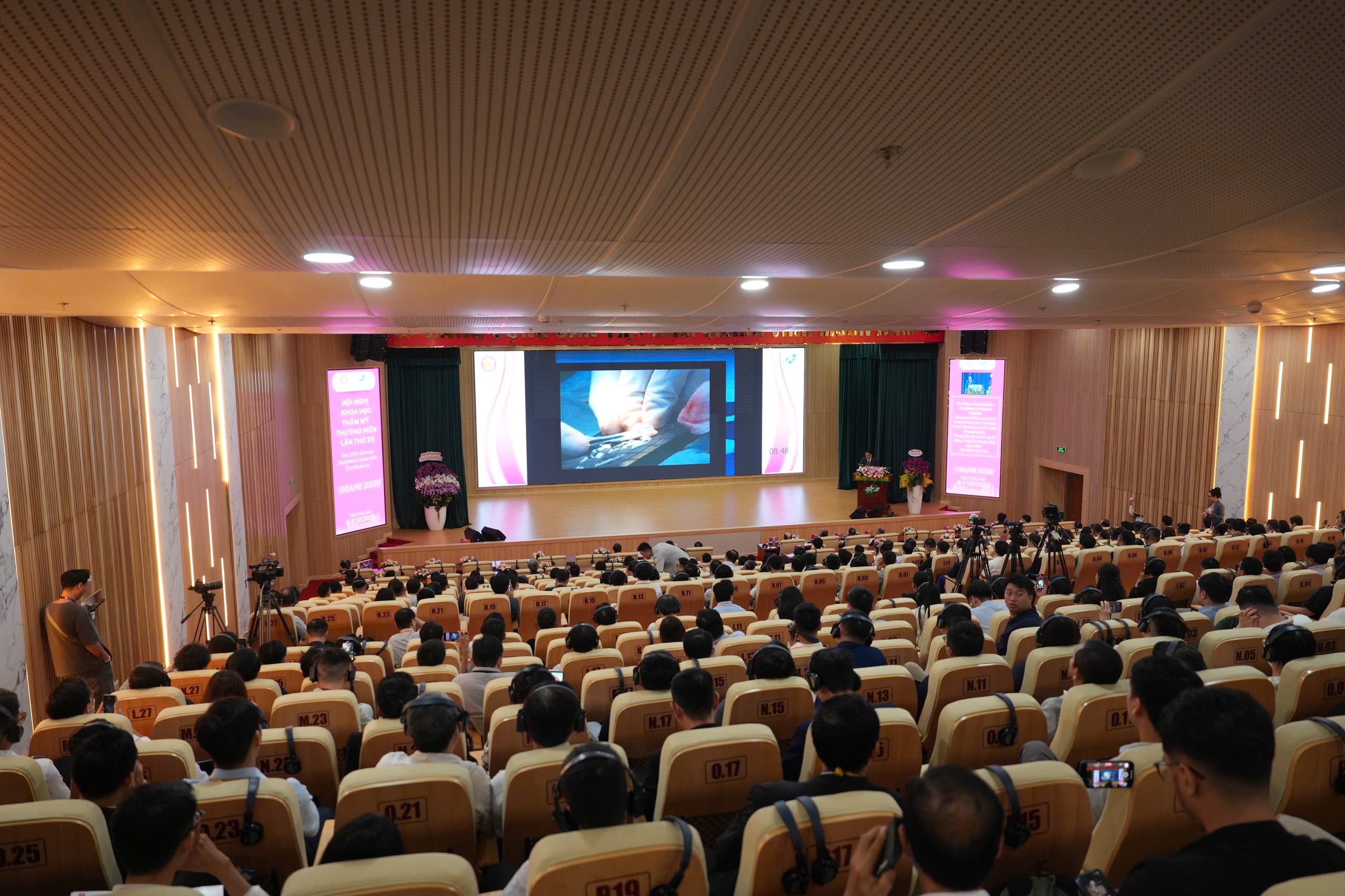 hoi-nghi-khoa-hoc-tham-my-thuong-nien-2025-1-1765164245.jpg